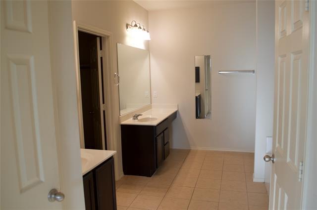 Building Photo - 3804 Oceanview Dr