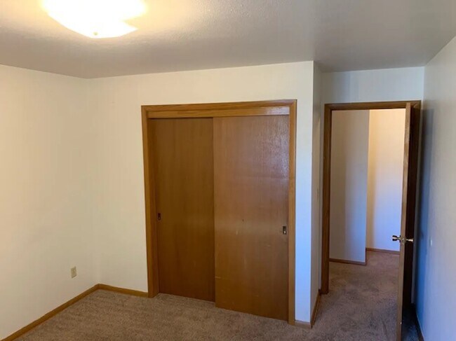 Building Photo - 10538 W Bobolink Ave