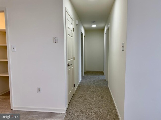 Building Photo - 10 Sequoia Dr