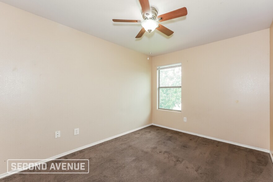 Building Photo - 6152 River Pointe Dr