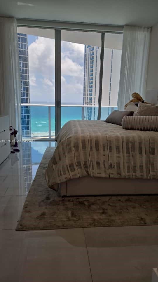 Building Photo - 17550 Collins Ave