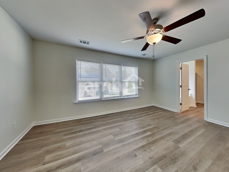 Building Photo - 227 Sterling Dr