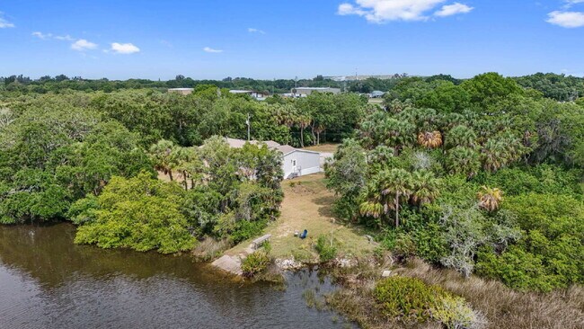 Building Photo - "Spacious 4-Bedroom Retreat with 3400 Sq F...