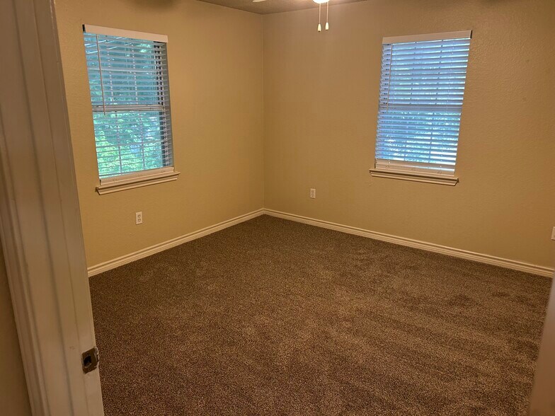 Bedroom 1 - 112 Tawakoni Trl