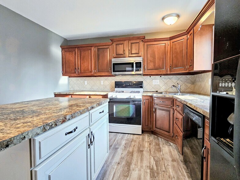 Building Photo - 91 Sunrise Cir