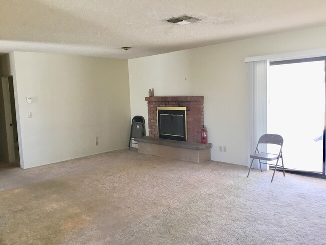 Building Photo - Huge House on a 2 1/2 acre lot in  North J...