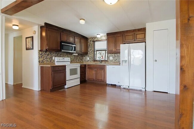 Building Photo - 5370 Country Field Cir