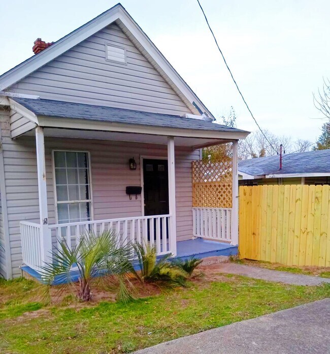 Building Photo - 2327 Gardner St