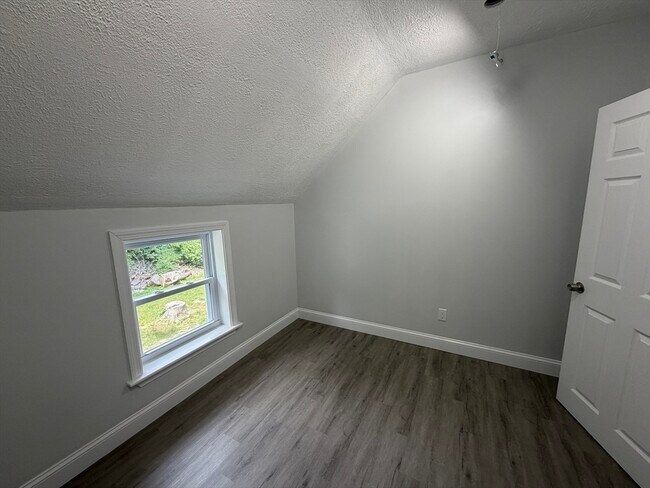Building Photo - 75 Draper Ave