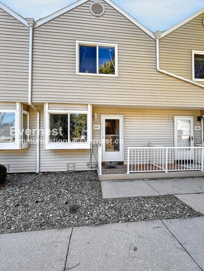 Building Photo - 2 Bed, 1.5 Bath Townhome with Carport / Available Soon!