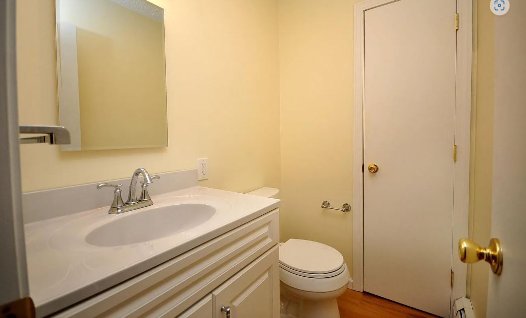 Building Photo - 1700 Farmington Ave