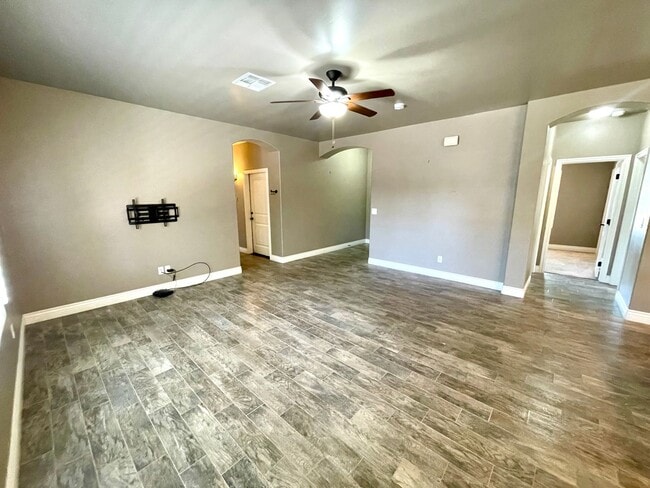 Building Photo - Beautiful 3 Bedroom Home in Central Kingman!