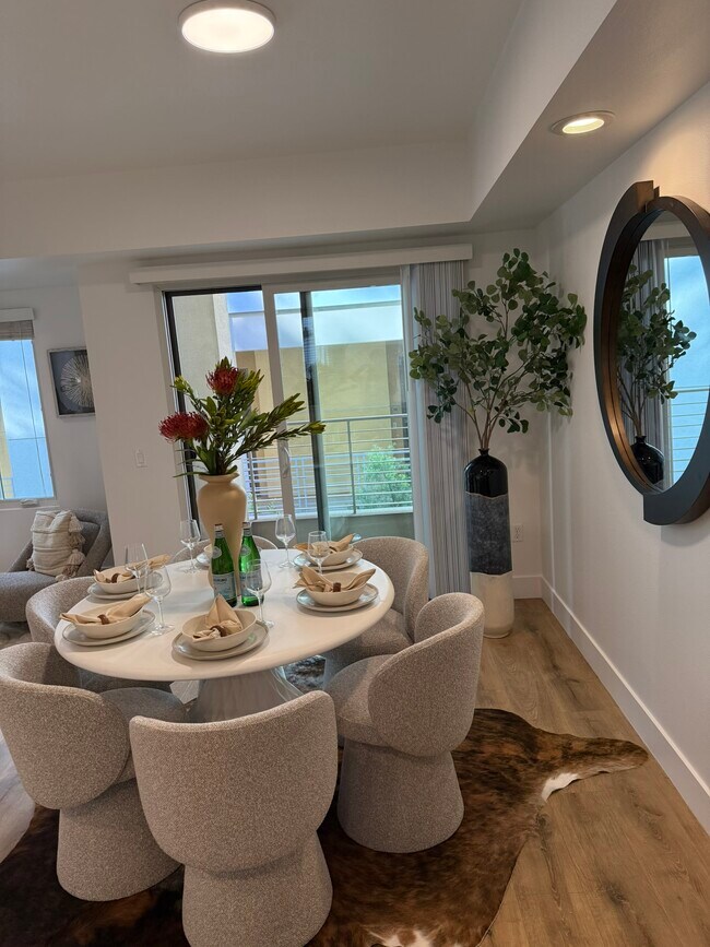 Building Photo - 239 S Marengo Ave