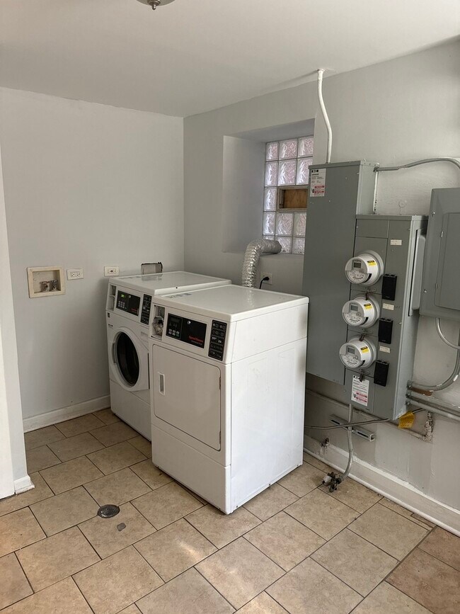 Building Photo - 6344 S Eberhart Ave