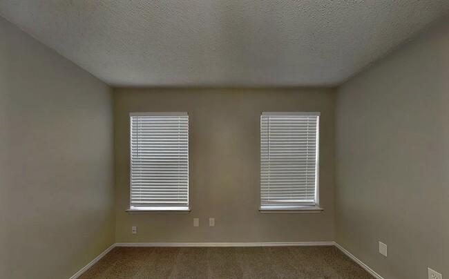 Building Photo - Spacious, Stylish, and Simply Perfect  3-Bedroom Home