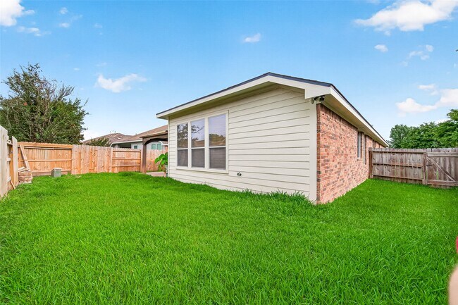 Building Photo - 16107 Hitching Post Ct
