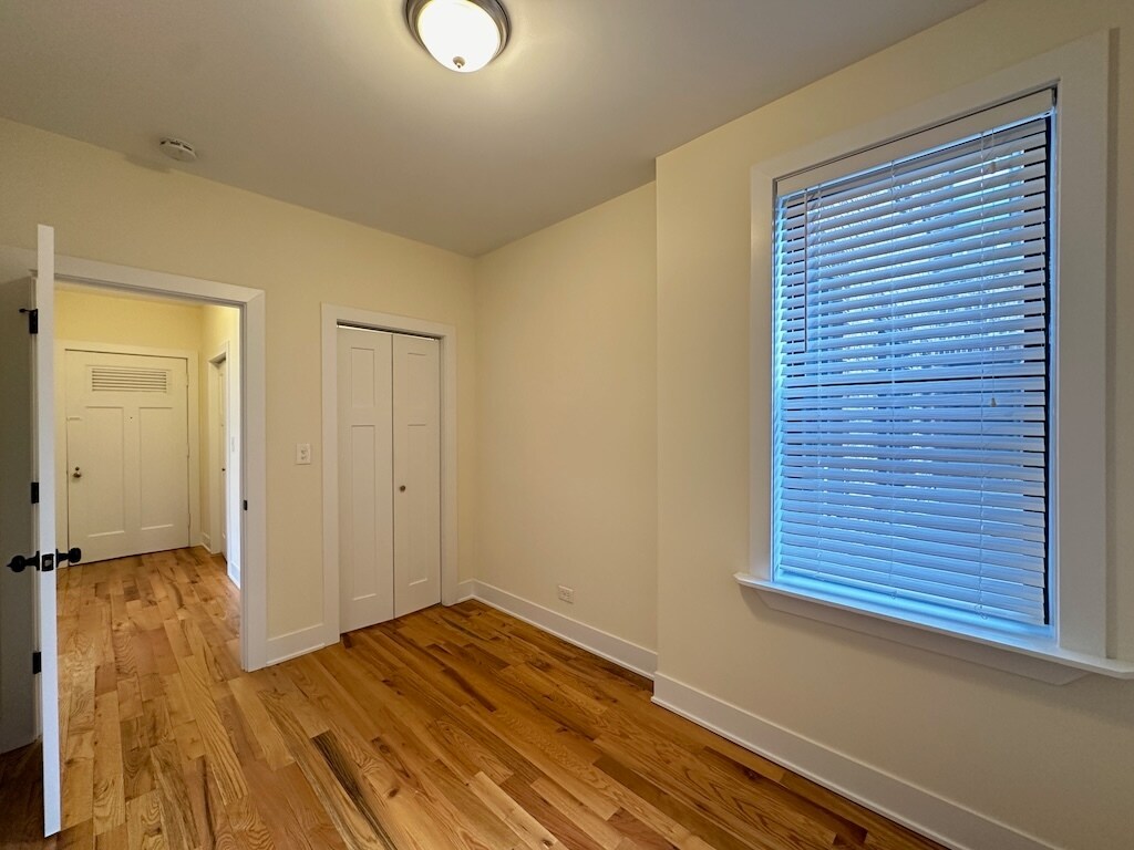 Building Photo - 348 Park Ave