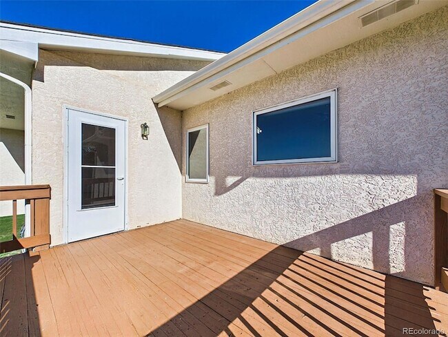 Building Photo - 1185 S Park Dr