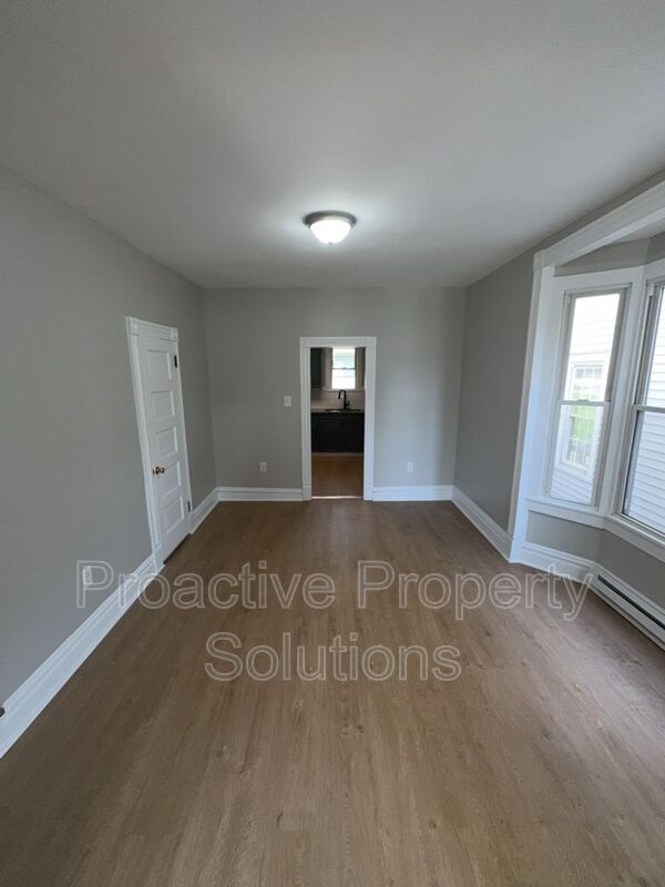 Building Photo - 327-329 S 10th St