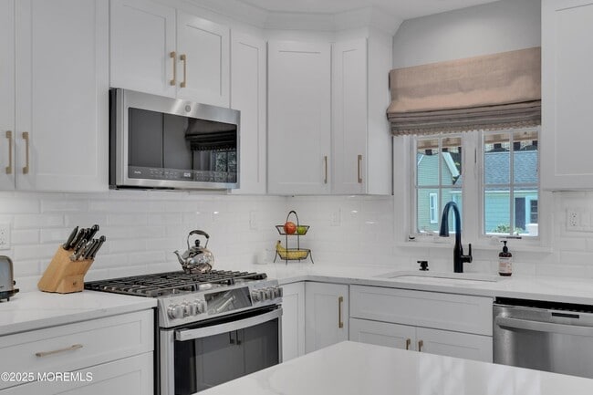 Building Photo - 57 W River Rd