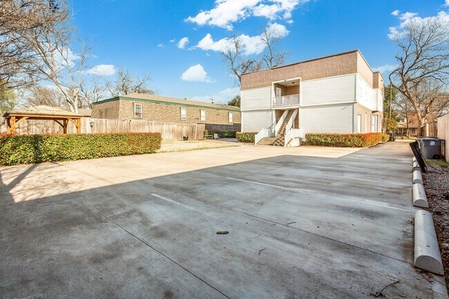 Building Photo - 4719 Junius St
