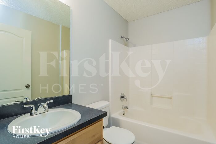 Building Photo - 246 Ridgewick Dr S