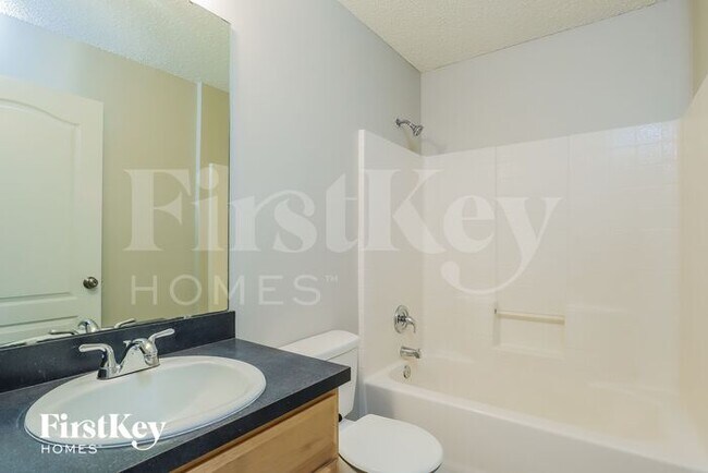 Building Photo - 246 Ridgewick Dr S