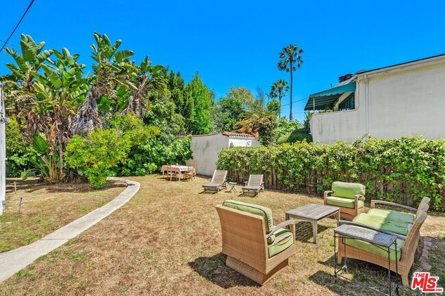 Building Photo - 2032 Holmby Ave