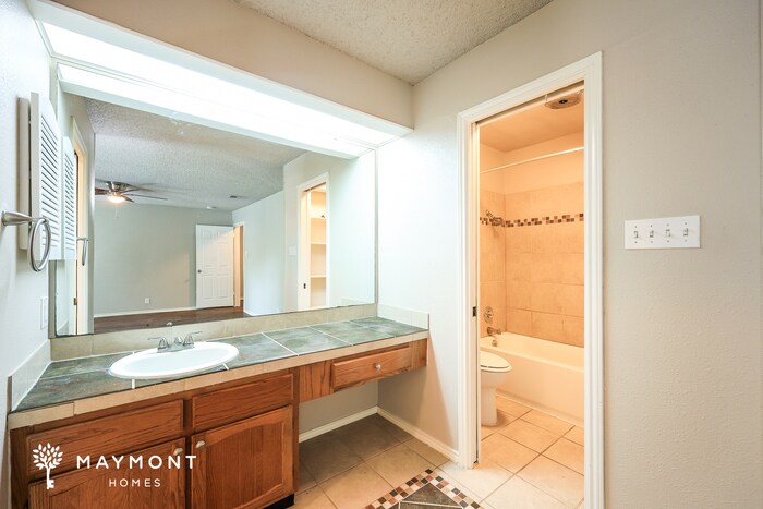 Building Photo - 4707 Pebble Glen