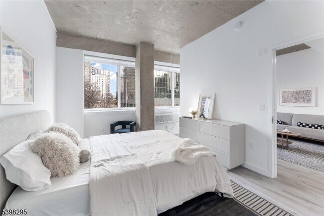 Building Photo - 10 Commerce Ct