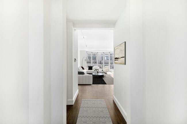 Building Photo - Prestigious Nob Hill Stunning Boutique Condo, Doorman, Parking – PROGRESSIVE