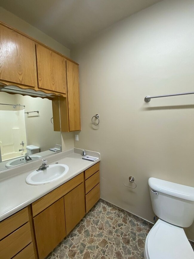 Building Photo - 2 Bed 2 Bath Apartment *UTILITIES INCLUDED*