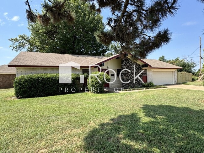 Primary Photo - 3 Bedroom Home with Brand New Carpet *$300...