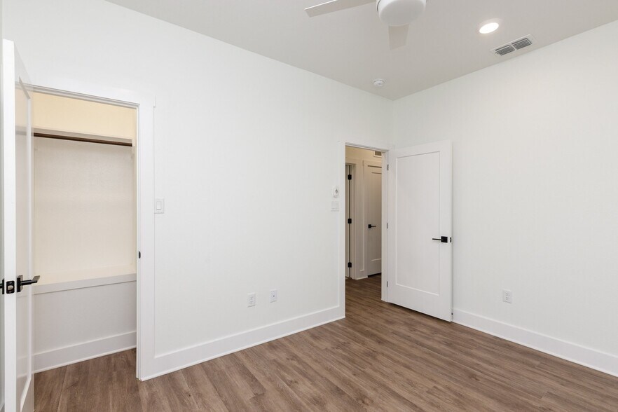 Building Photo - 15302 E Chesapeake