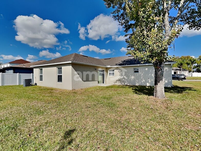 Building Photo - 7378 High Bluff Rd N