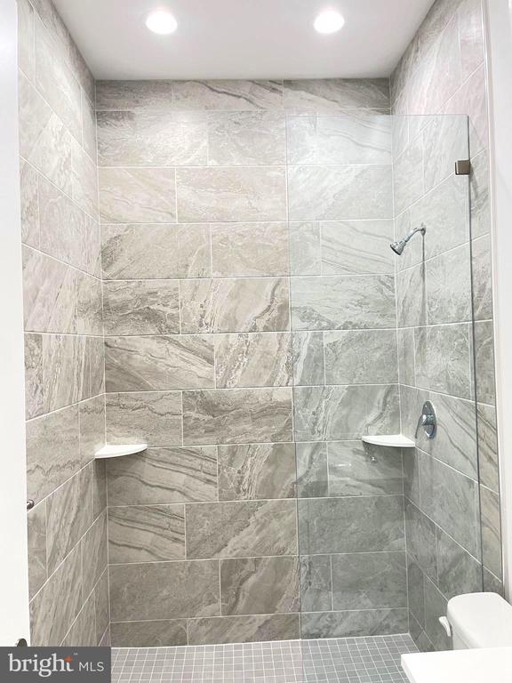 Building Photo - 13 Lockwood Dr