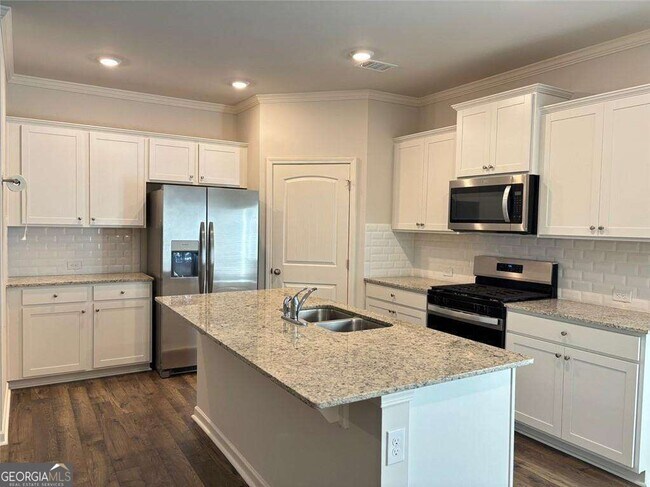 Building Photo - 3240 Greyton Dr