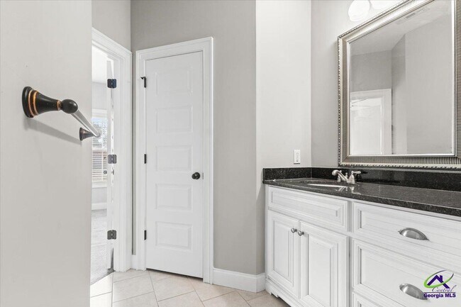 Building Photo - 300 Cheshire Dr