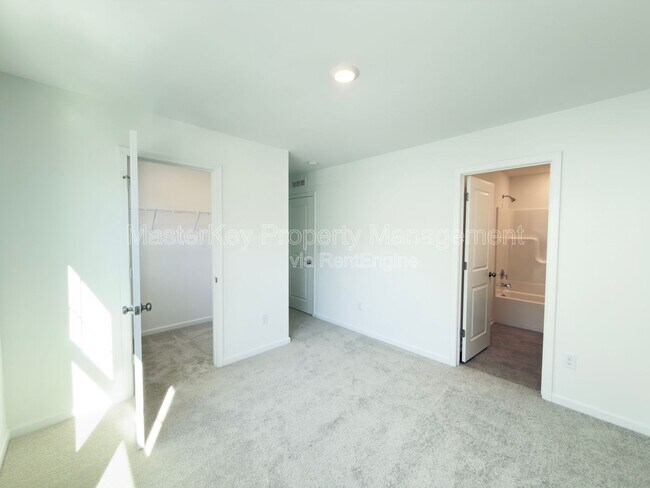 Building Photo - 1504 Crescent Townes Wy