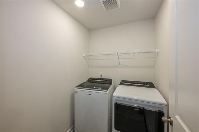 Building Photo - 345 Timberland Ave