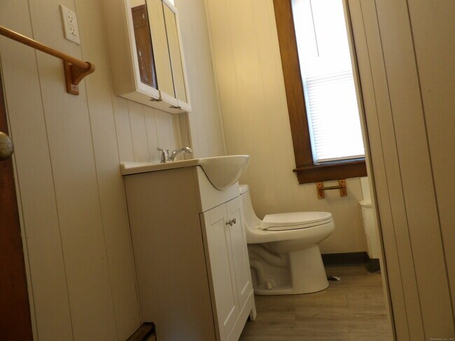 Building Photo - 172 Woodland St