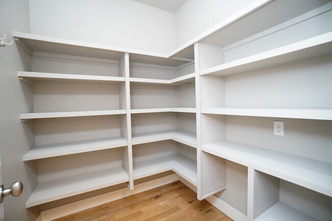 Building Photo - 2303 E Fratello St