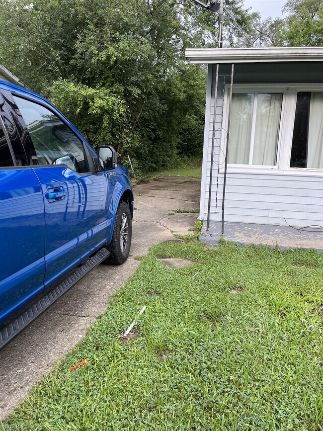 Building Photo - 3 br, 1 bath House - 1591 Azalea Drive