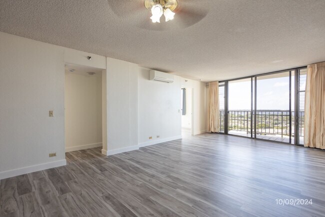 Building Photo - $2,700 / 2br - 2 BED 2 BATH CONDO