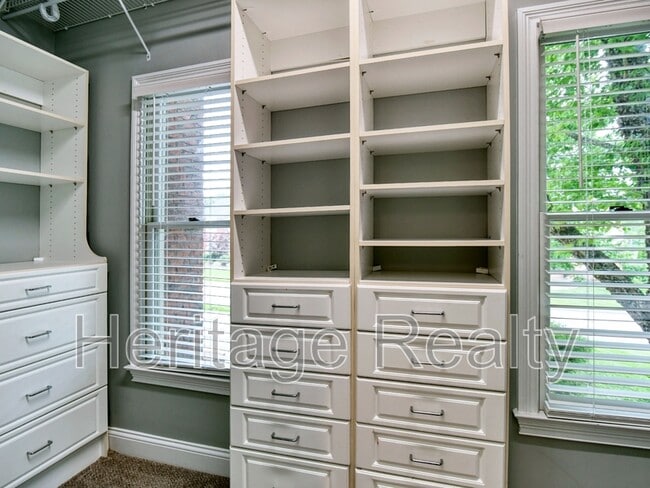 Building Photo - 1856 Greywell Rd