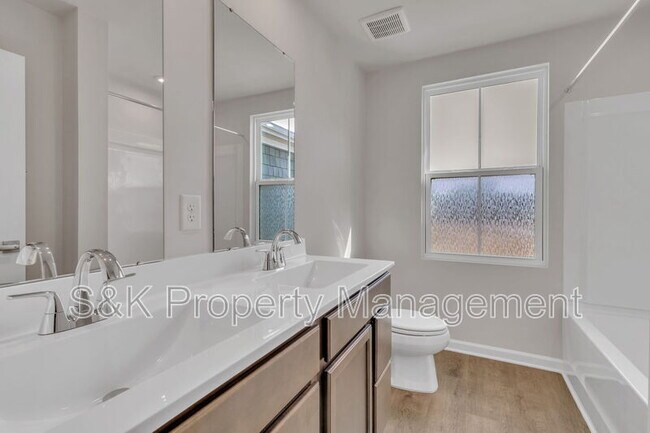 Building Photo - 2113 Gilmer Ln