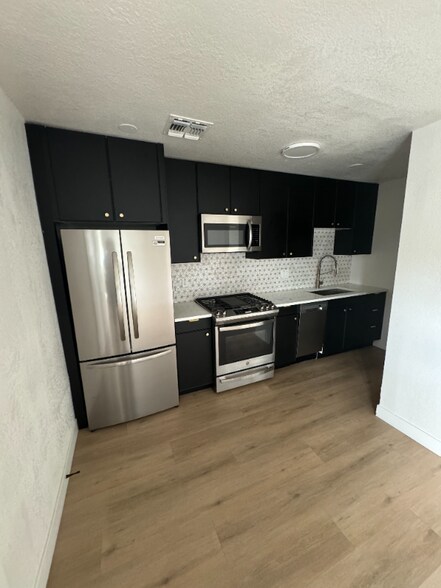 Primary Photo - 1155 E Diamond St