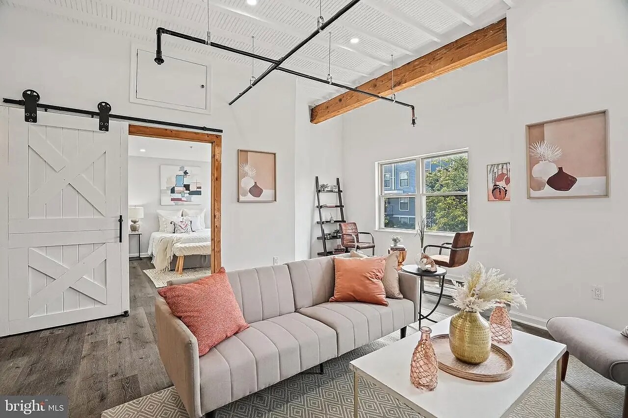 Building Photo - 1240 Holbrook Ter NE