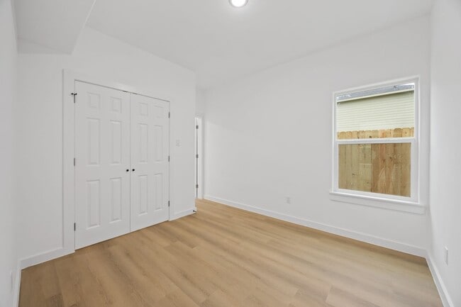 Building Photo - ? 3 Bed / 2.5 Bath Duplex – Spacious & Move-In Ready! ?