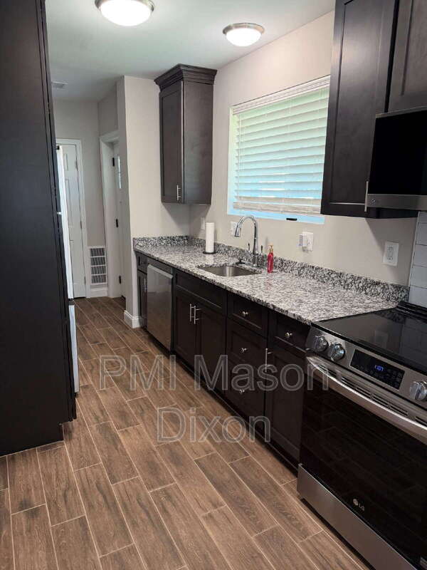 Building Photo - 330 Compton Ave